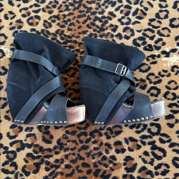 Iconic & rare Eat Me Whole bootandals in black; as worn by Kat von D - Picture 4 of 7